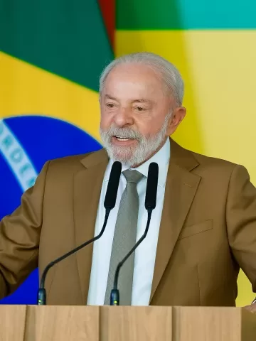 Lula desiste de participação por vídeo em eventos em SP e recebe líder do governo no Alvorada